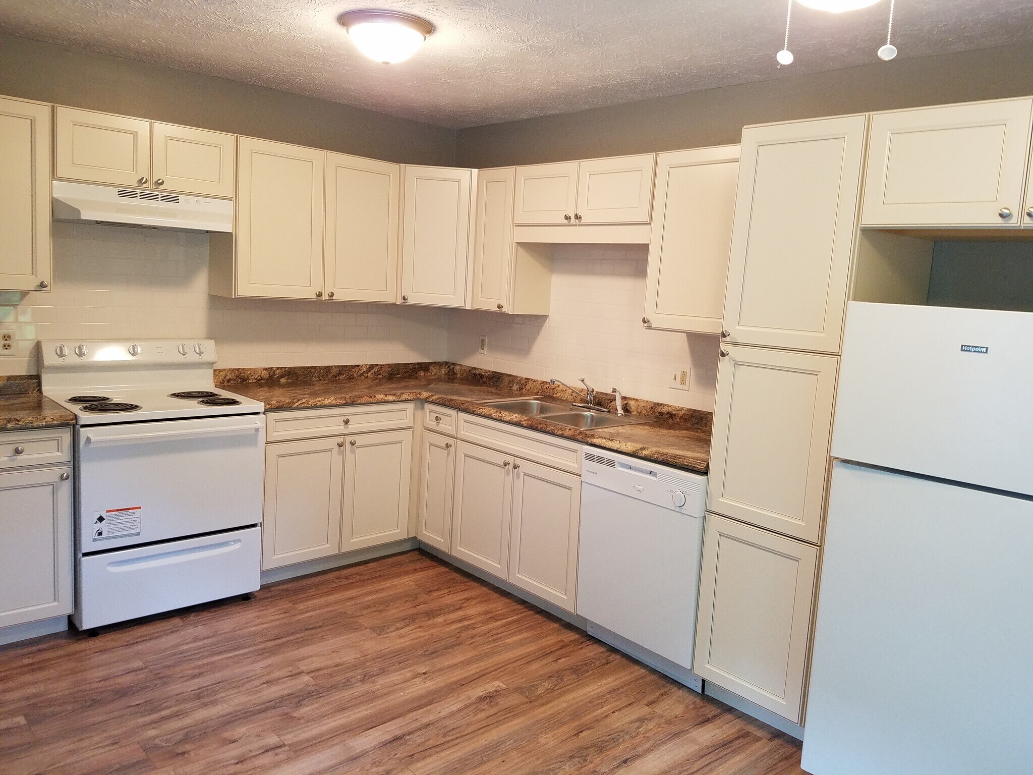 Fully Renovated Kitchen - 720 Shadycrest Dr