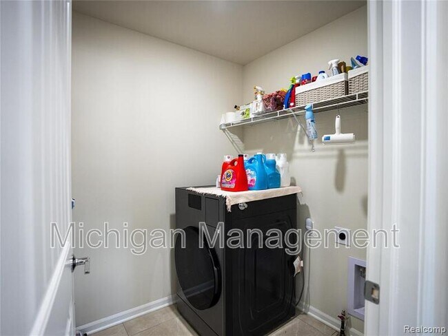 Building Photo - 1434 Superior Dr