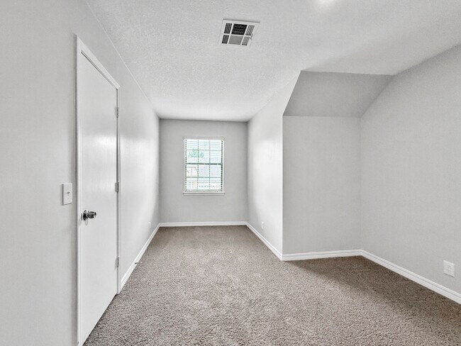 Building Photo - 3308 W Quincy St