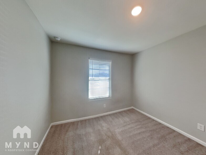 Building Photo - 2060 E Velvet Pl