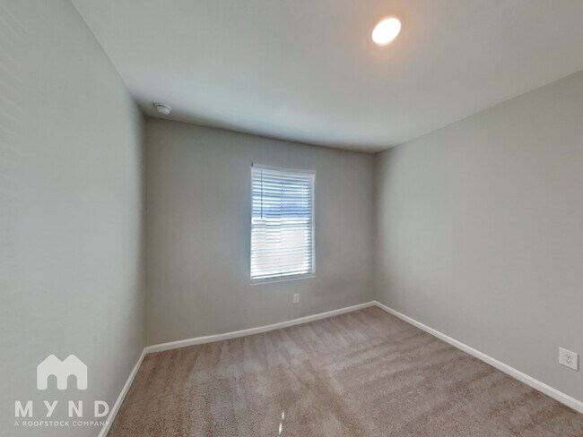 Building Photo - 2060 E Velvet Pl