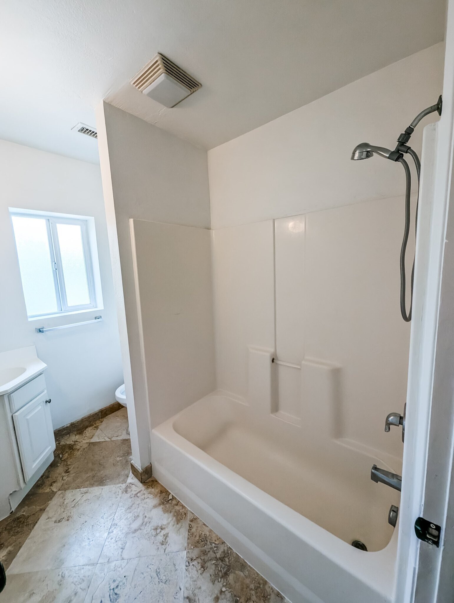 Building Photo - 14301 Mill Ct