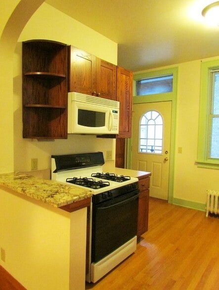 Building Photo - 220 State St