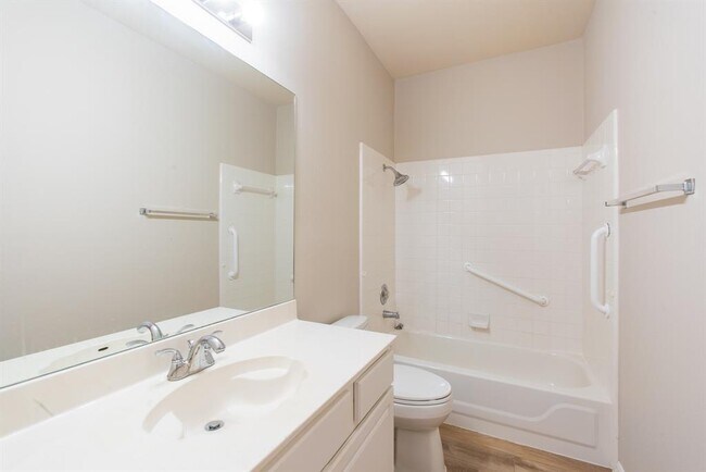 Building Photo - 8421 Cahill Dr