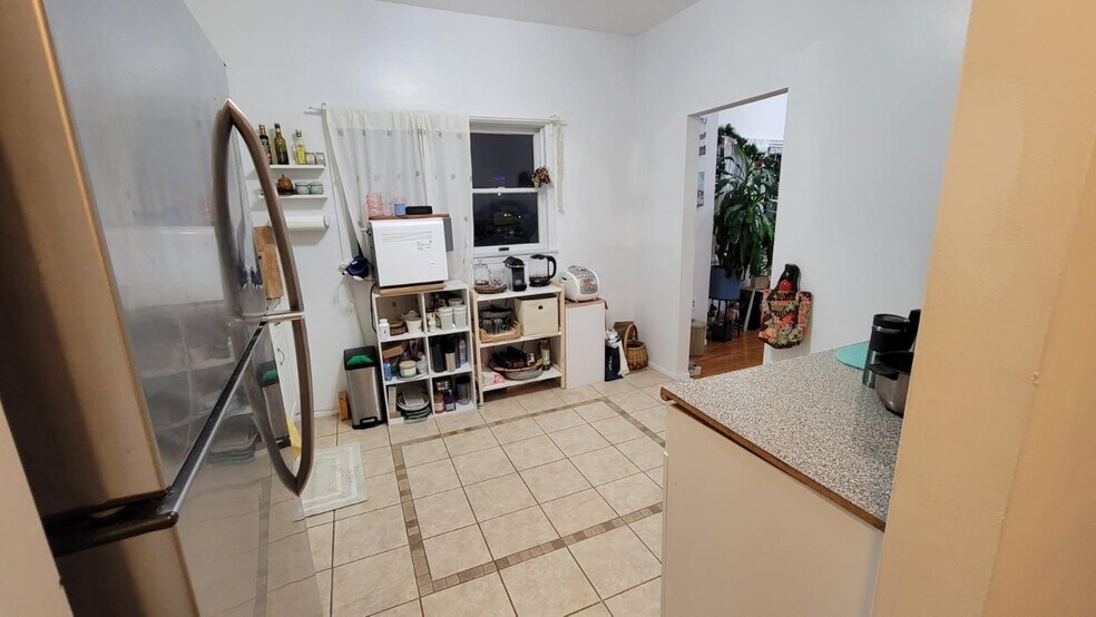 Building Photo - 823 Anderson Ave