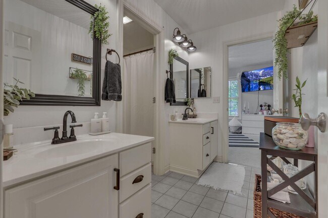 Building Photo - 7097 Pleasant Colony Cir