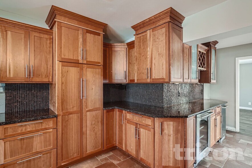 Building Photo - 3817 19th Ave N