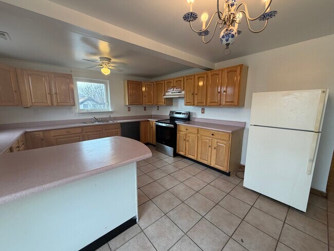 Building Photo - 121 Kellogg St