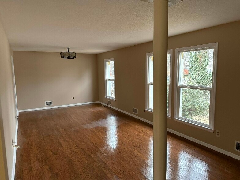 Building Photo - 10310 Nall Ave