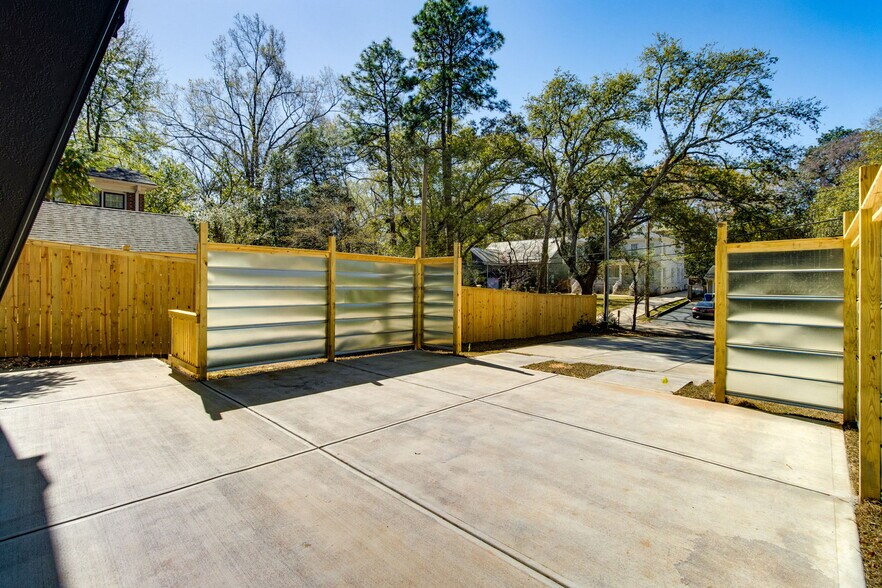 Building Photo - 133 Harden St