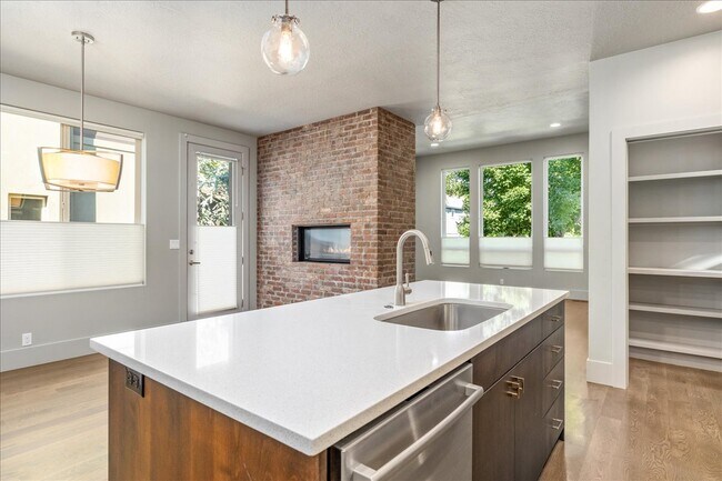 Building Photo - 2758 S Honeycomb Way