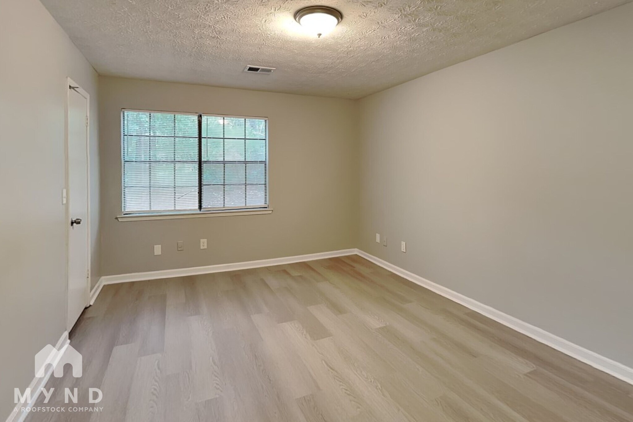 Building Photo - 3047 Brook Hollow Dr