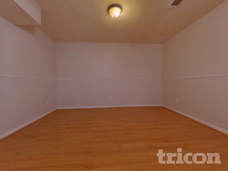 Building Photo - 3020 Lake Park Ct