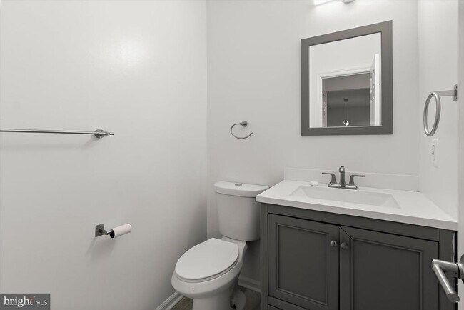 Building Photo - 1550 McLean Commons Ct
