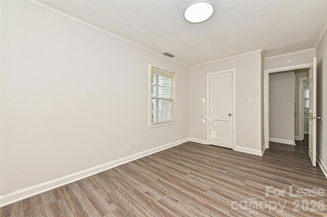 Building Photo - 301 Seldon Dr