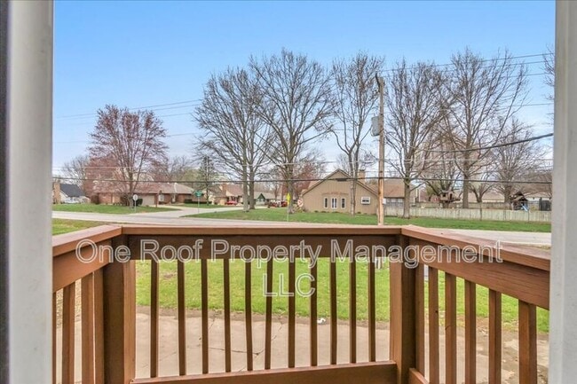 Building Photo - 2000 Chateau Dr