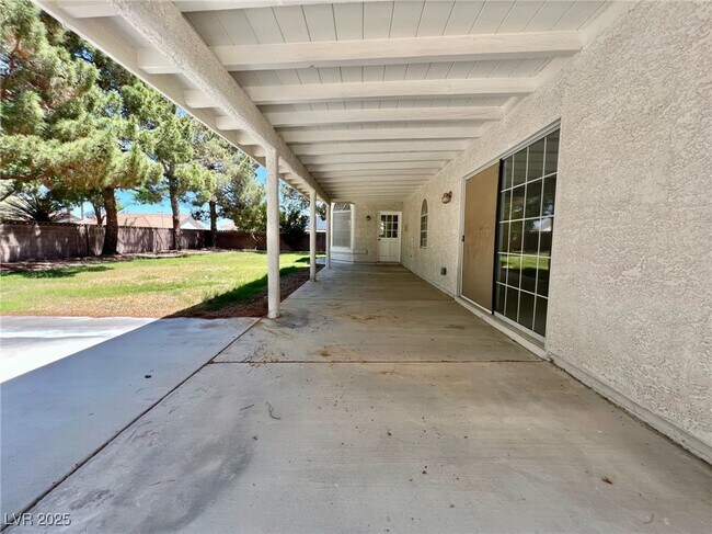 Building Photo - 1740 Camara Dr
