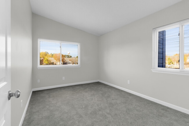 Building Photo - 18 Harbour Walk Townhouses