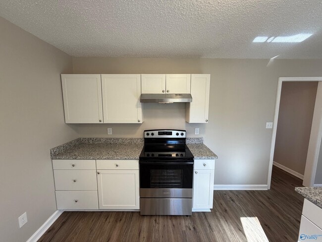 Building Photo - 117 Lucille Dr SW