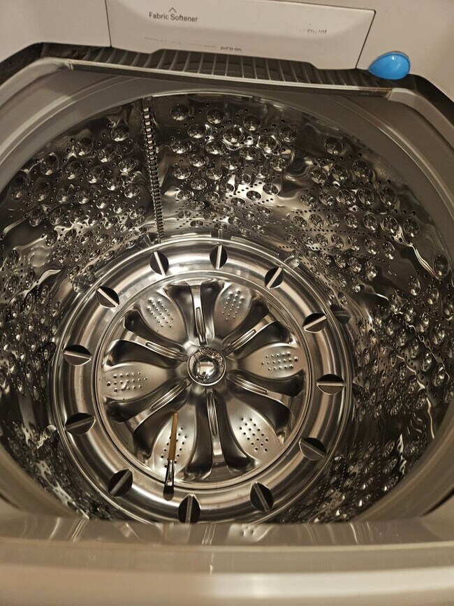 Building Photo - Stunning Executive Custom Built Home with Elite Appliances