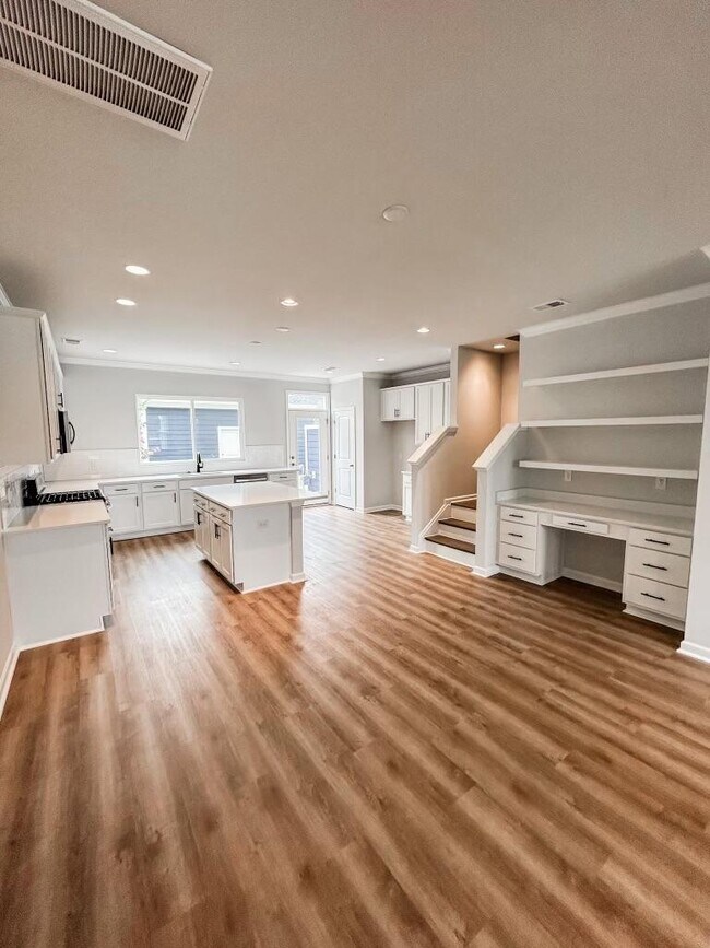 Building Photo - 607 Southview Ln