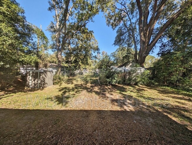 Building Photo - 1747 W 42nd St