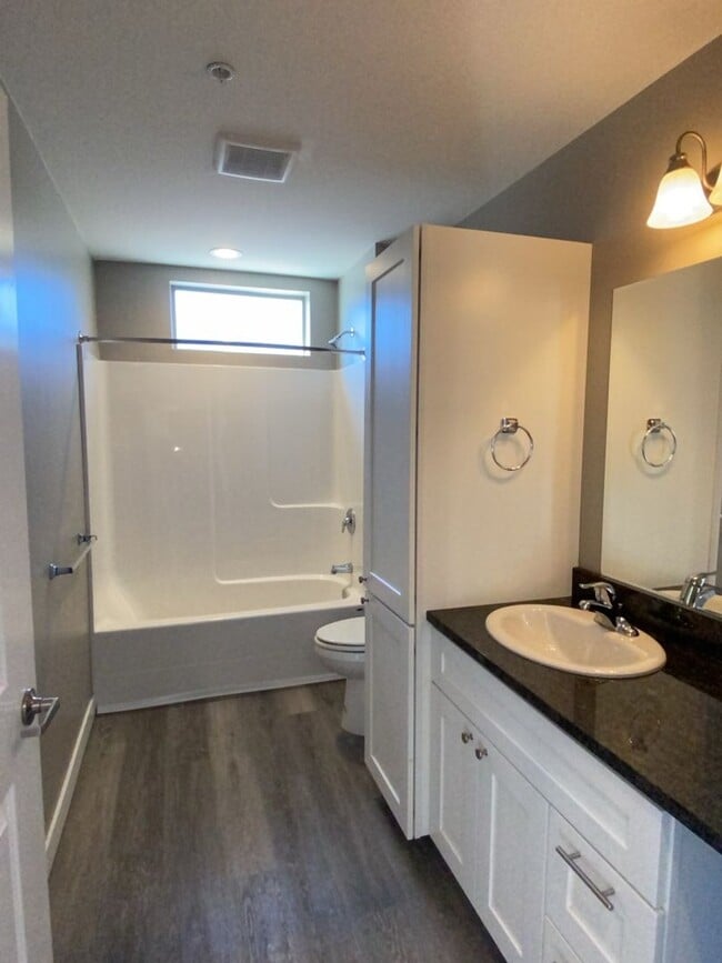 Building Photo - Great Location 1 Bedroom 1 Bath Near WWU!