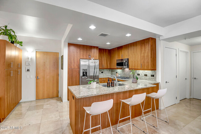 Building Photo - 7131 E Rancho Vista Dr