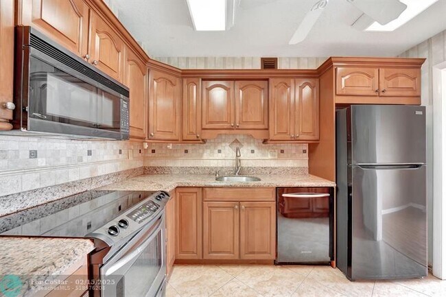 Building Photo - 10777 W Sample Rd