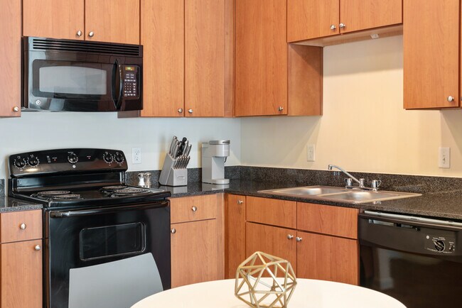 Building Photo - 3001 Esperanza Crossing