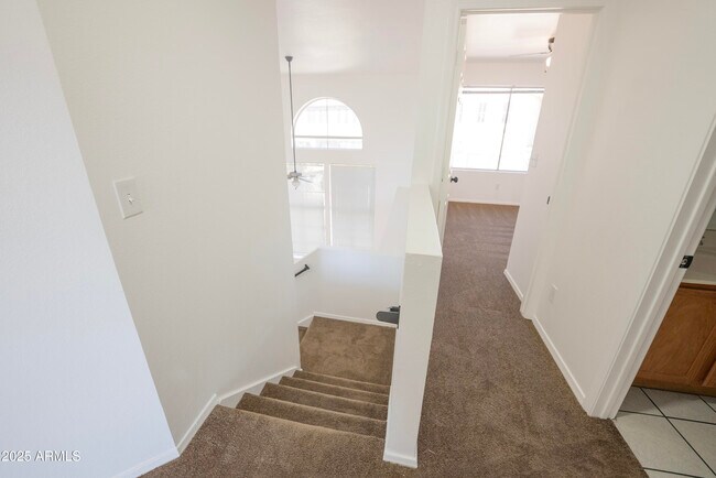 Building Photo - 413 S Sunrise Dr