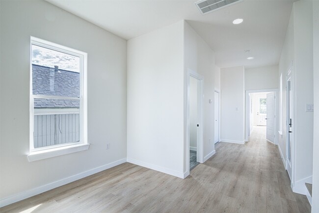 Building Photo - 4025 Avenue M