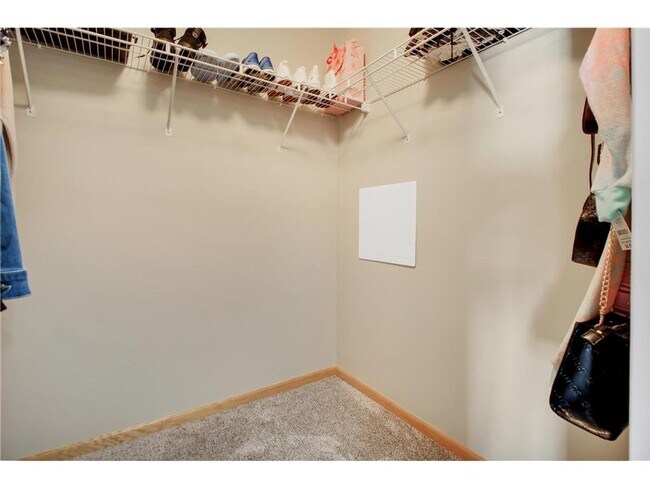 Building Photo - 2 Bedroom 2 Bath Beautiful Modern Living in Maple Grove for $2,150/month! 2 Stall Garage Included!