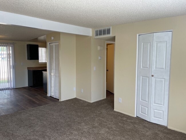 Building Photo - Charming 3Bdm 2Ba Single Story Townhome