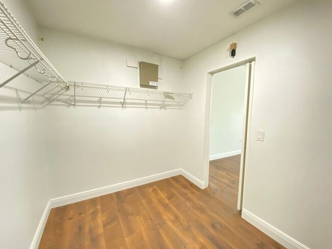 Building Photo - 13110 Moss Park Ridge Dr