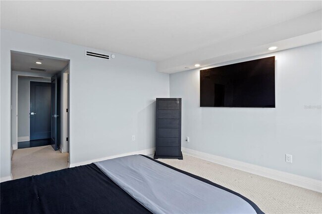 Building Photo - 3301 Bayshore Blvd