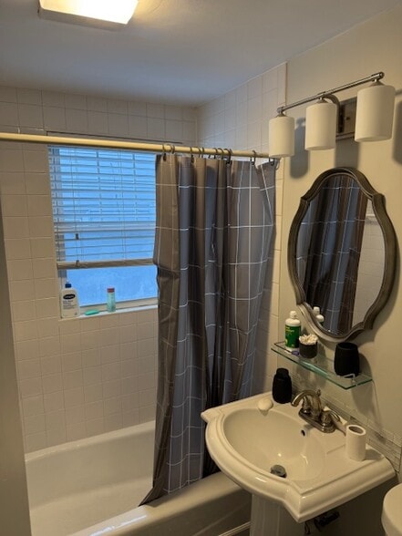 Building Photo - 25 Hill Top St