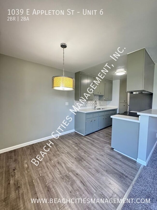 Building Photo - 1039 E Appleton St