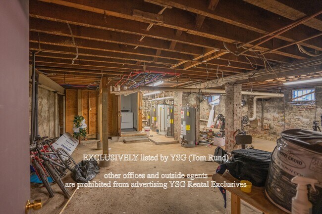 Building Photo - 4 Romar Ter