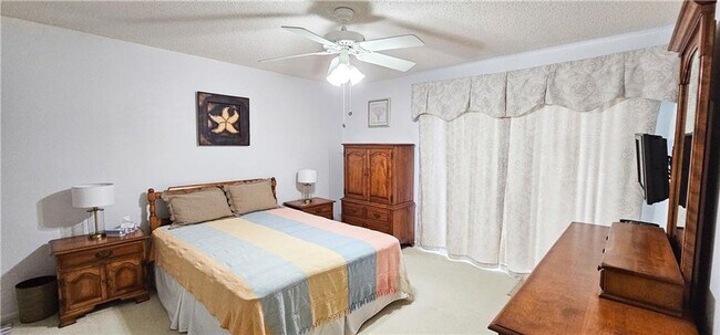 Building Photo - Annual Fully Furnished 2/2 Condo with Golf...