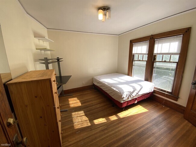 Building Photo - 8 br, 3 bath House - 503 E Ann St 503 East...