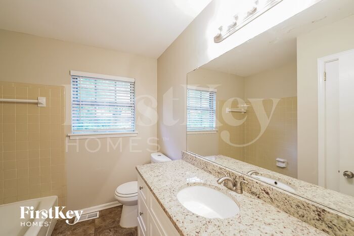 Building Photo - 2532 Janice Cir NE