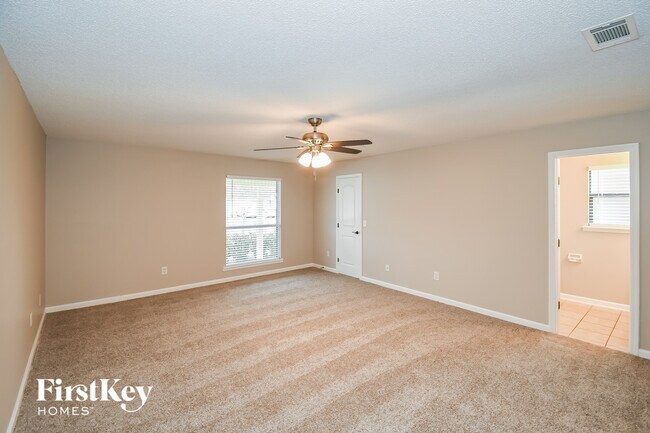 Building Photo - 4560 Crosstie Rd N