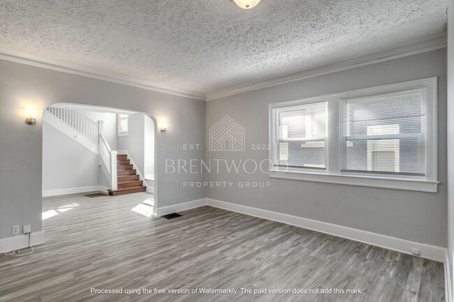 Building Photo - Spacious 4 Bed 1.5 Bath Updated Home