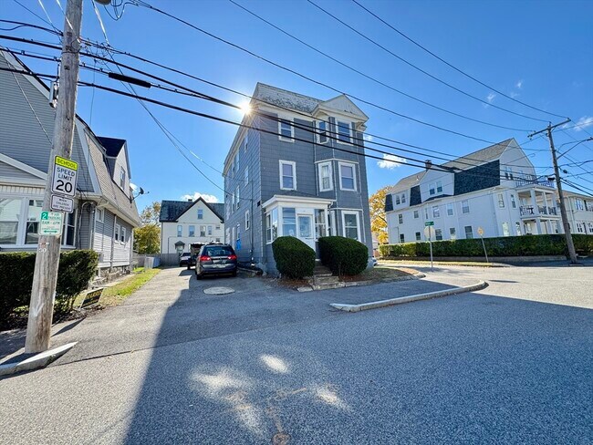 Building Photo - 33 Hollis Ave