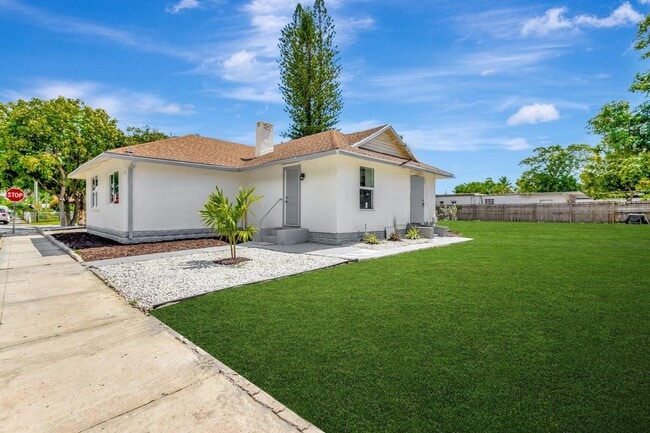 Building Photo - 448 Roseland Dr
