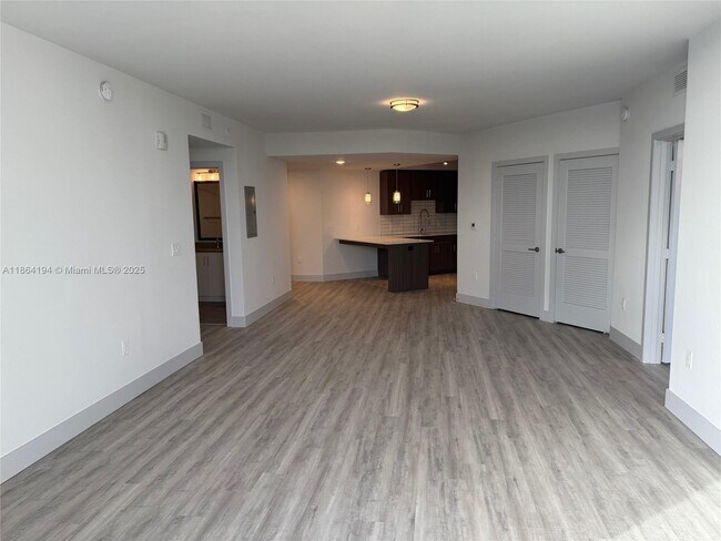 Building Photo - 9000 Ramblewood Dr