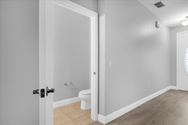 Building Photo - 247 Country Cottage Ln