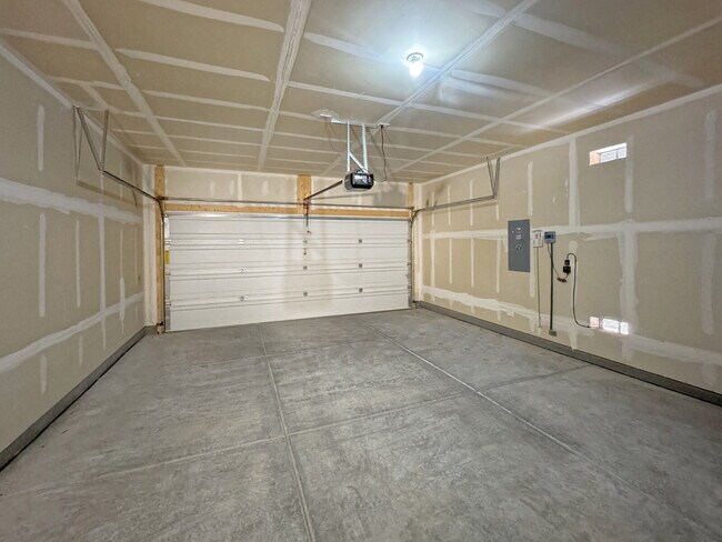 Building Photo - Stunning Cleveland Heights 3 Bedroom Home!