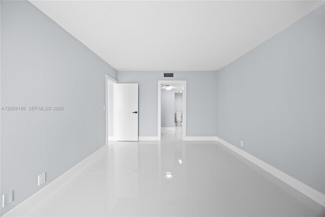 Building Photo - 20335 W Country Club Dr